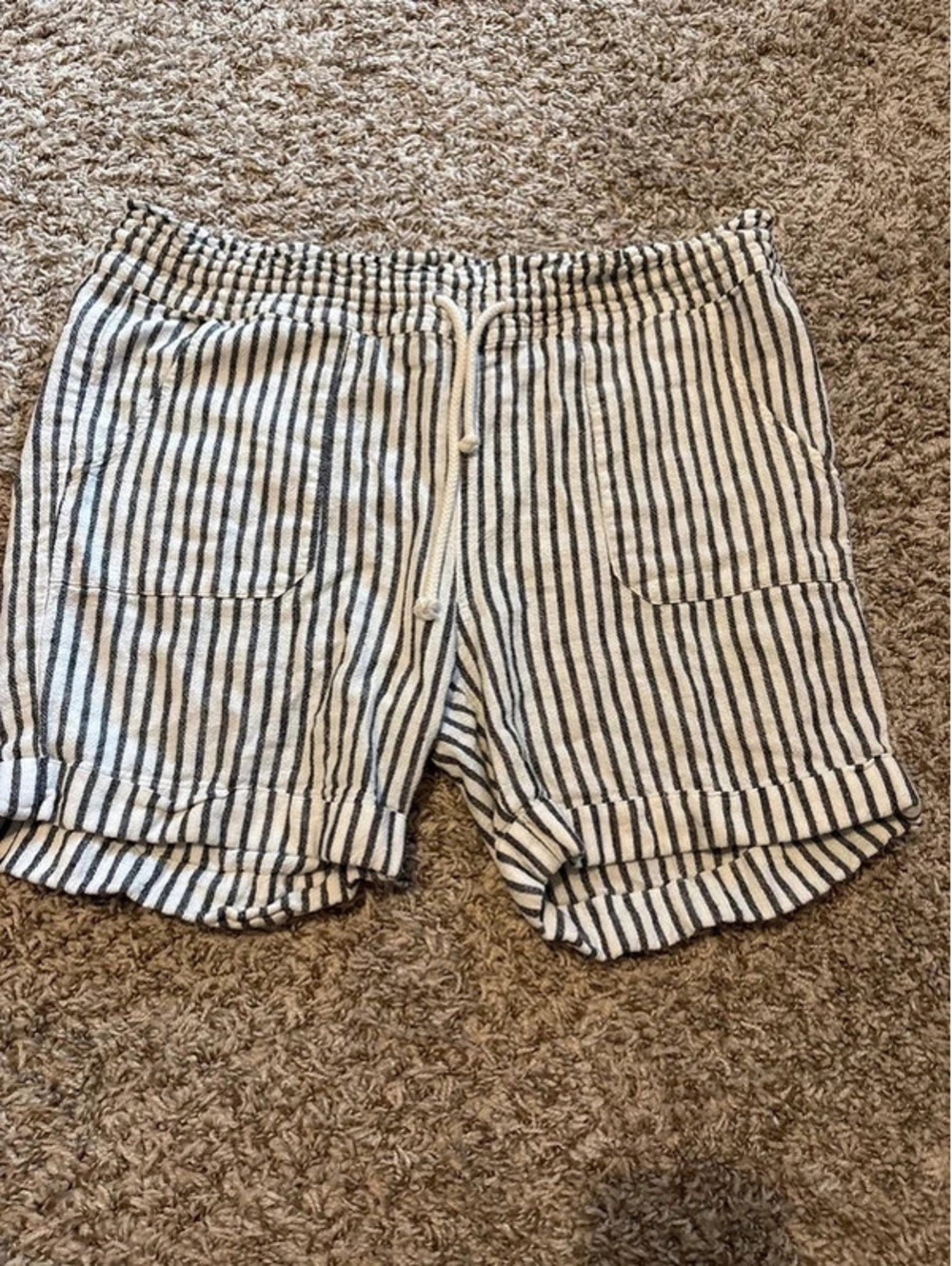 Jade & Ivory Women’s White/Black Striped Shorts Size Medium EUC
